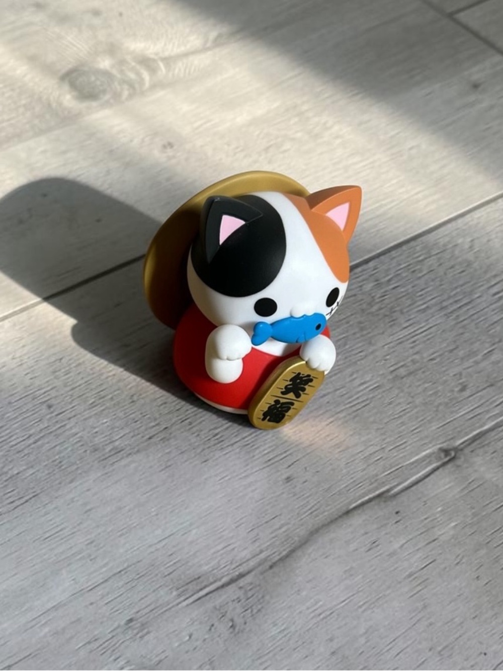 Luffy Cat Lucky Figurine in Red, White, Black, Orange